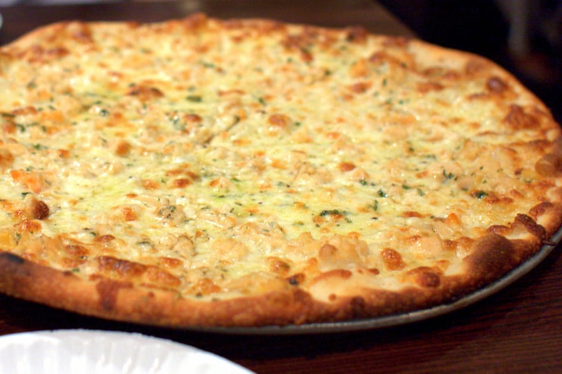 Connecticut: New Haven-Style White Clam "Apizza"