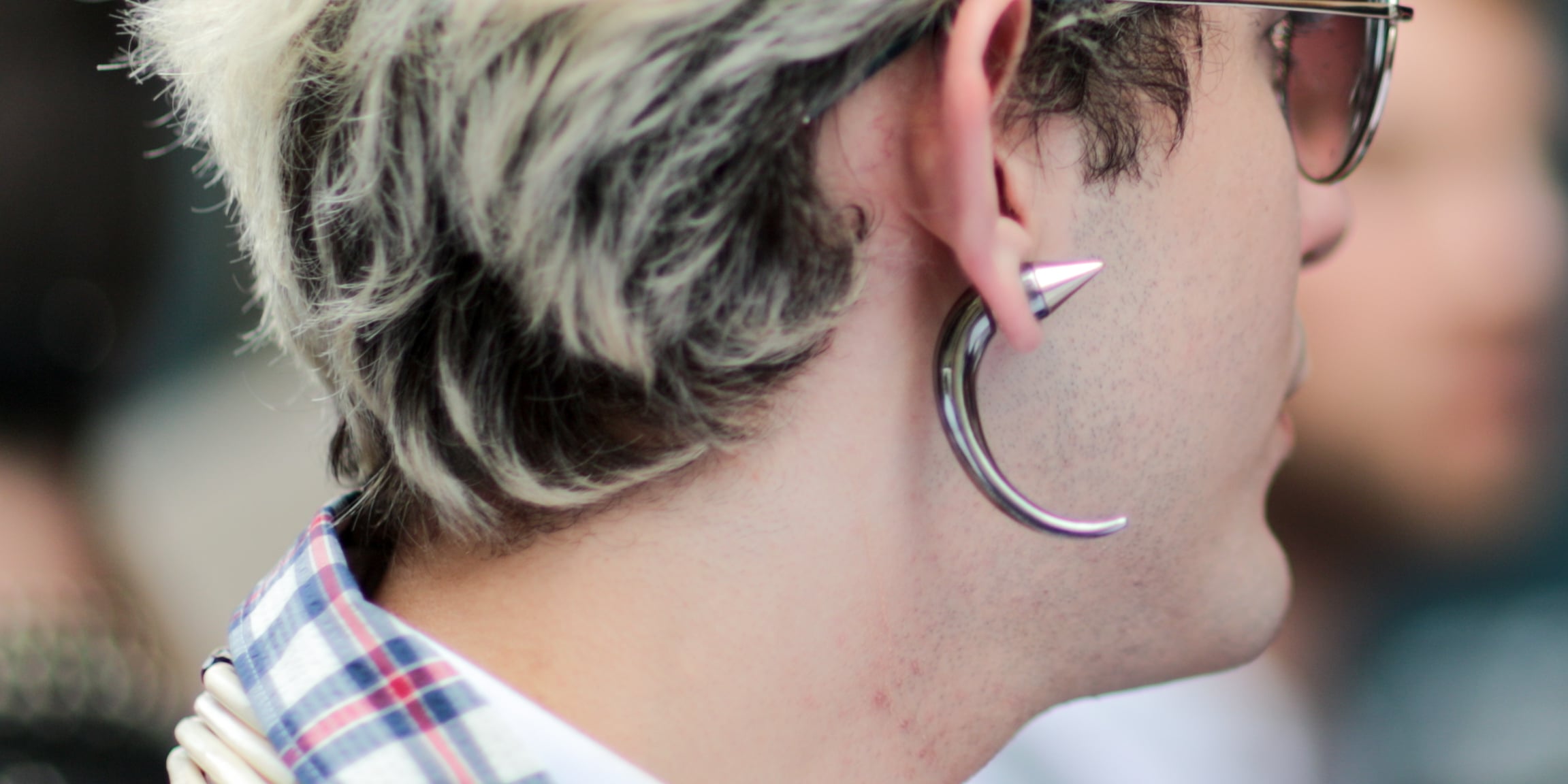 Details 78+ earrings on right ear 3tdesign.edu.vn