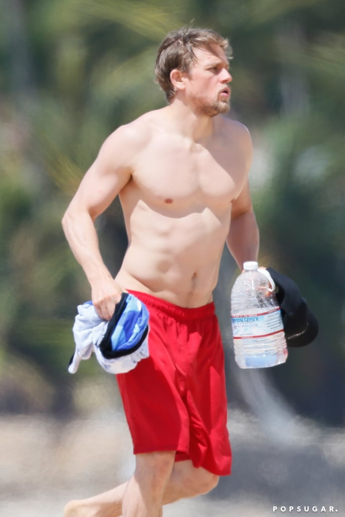 Shirtless-Charlie-Hunnam-Hawaii-Pictures