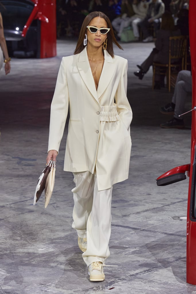 Gigi, Bella, and Yolanda Hadid Walk in the Off-White Show