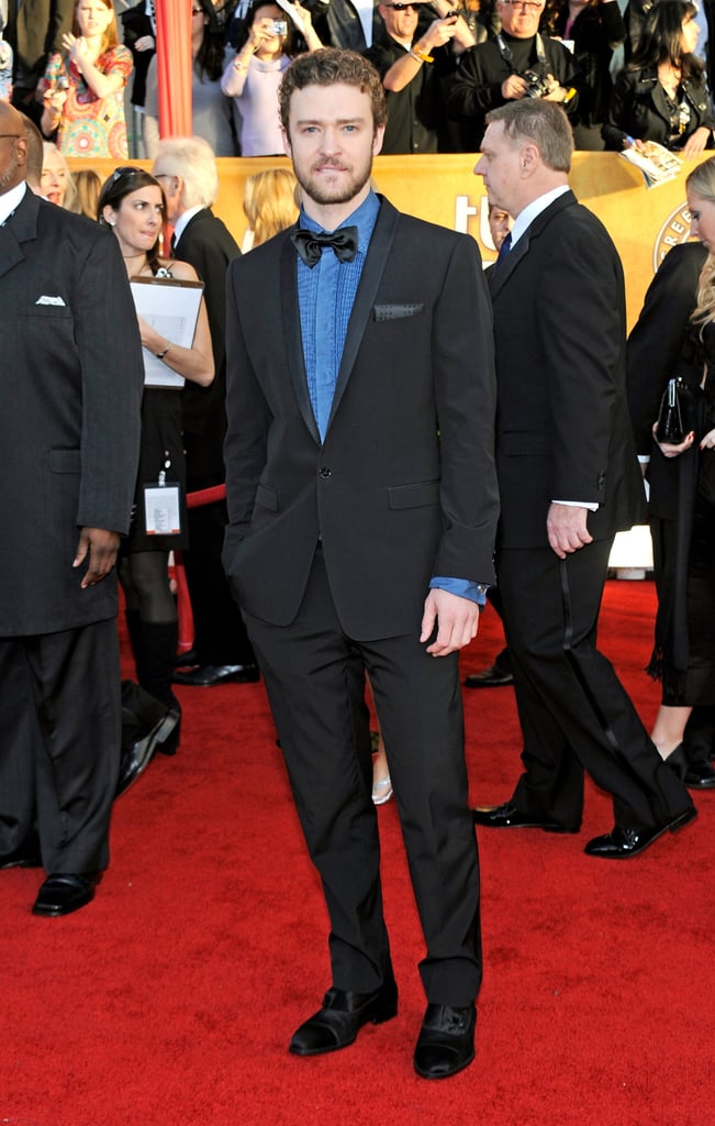 For the SAGs in 2010, Justin added a punch of colour to his suit with a bright blue ruffled shirt.
For the SAGs in 2010, Justin added a punch of colour to his suit with a bright blue ruffled shirt.