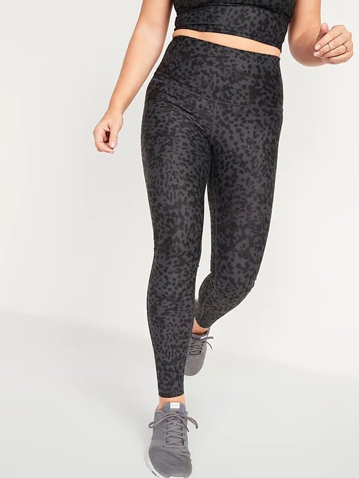 Old Navy Extra High-Waisted Powersoft Light Compression Hidden-Pocket Leggings in Gray Leopard