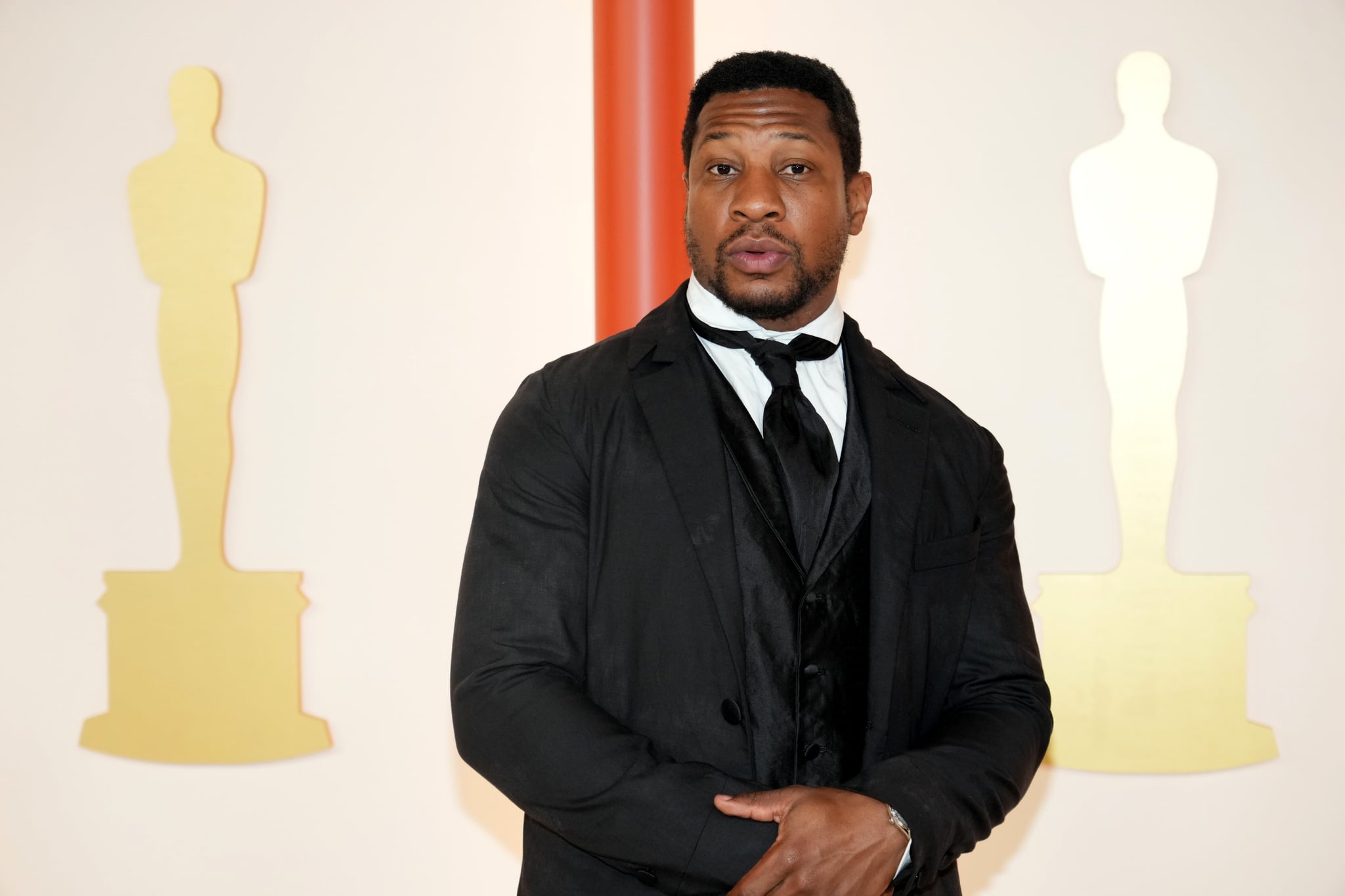 HOLLYWOOD, CALIFORNIA - MARCH 12: Jonathan Majors attends the 95th Annual Academy Awards on March 12, 2023 in Hollywood, California. (Photo by Jeff Kravitz/FilmMagic)
