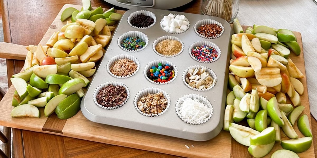 How to Make a Slow-Cooker Caramel-Apple Board