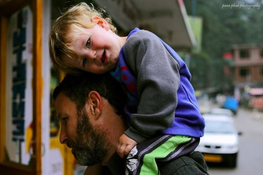 This photographer caught a sweet moment between father and child.
