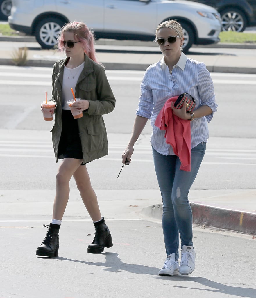 Reese Witherspoon and Ava Phillippe Getting Juice in LA