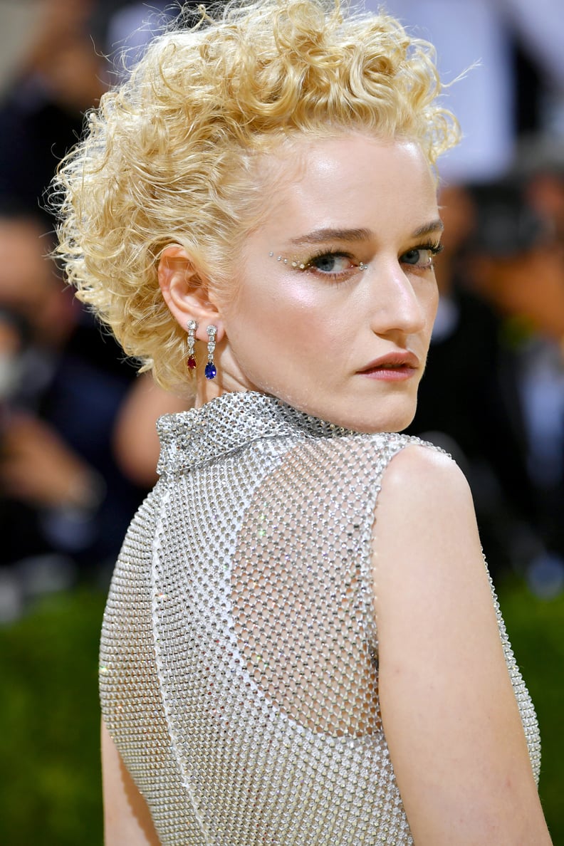 Julia Garner Pearl Eye Makeup