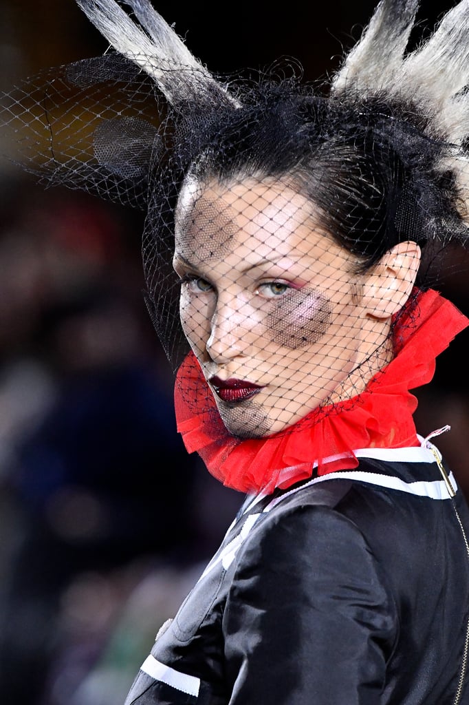 贝拉·哈迪德在巴黎时装周上的垃圾发型