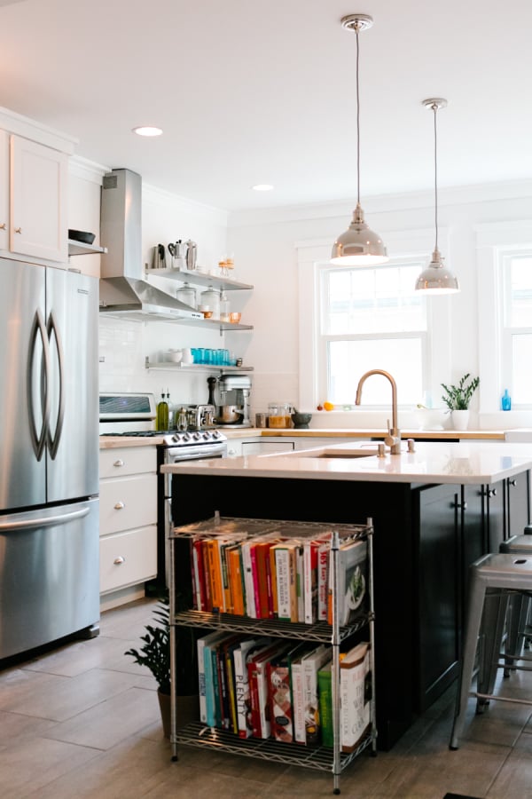 Chic Black Kitchens