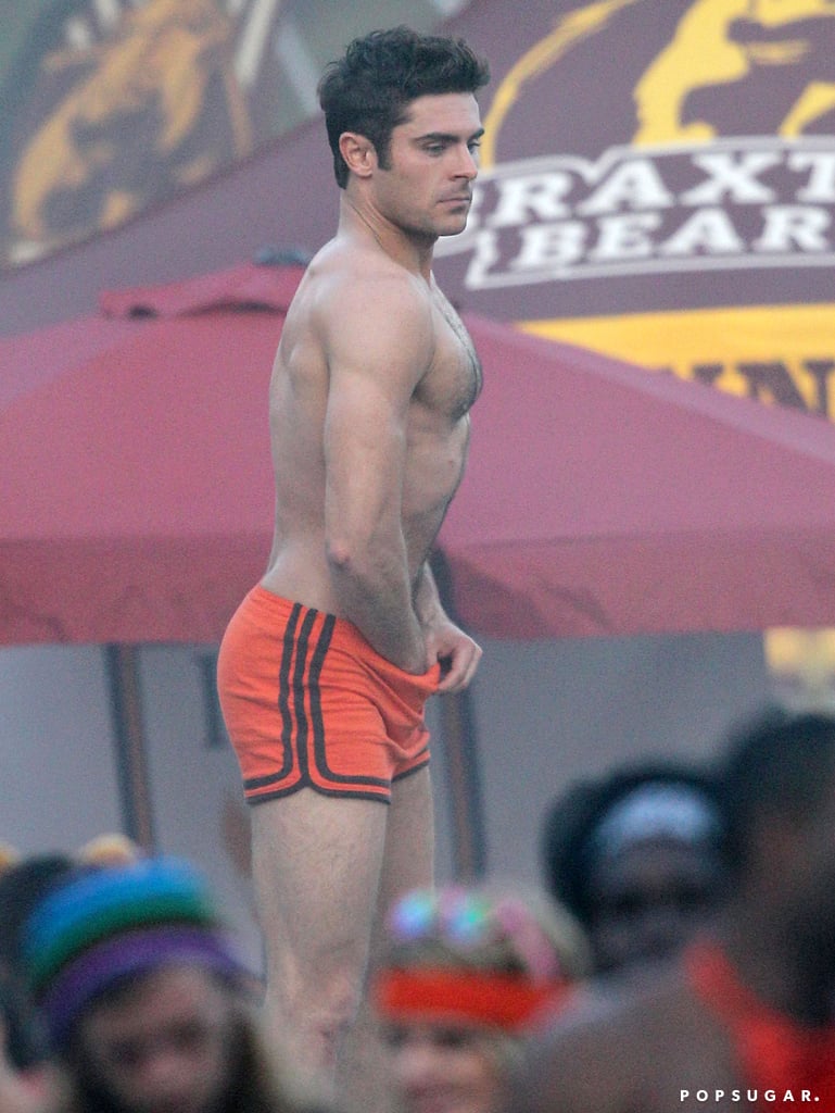 Zac Efron Grabbing His Bulge On The Set Of Neighbors 2 Popsugar Celebrity Photo 3 5264