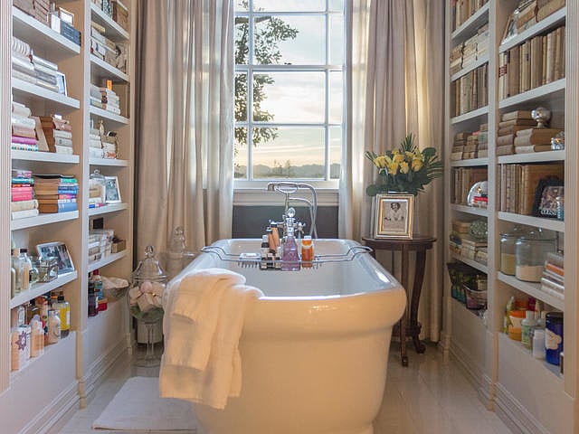 Because Michelle knew Jennifer's lifestyle so well, she was able to create a home with calm spaces, like this bathroom, that accommodate the busy entertainer's need to relax and unwind.