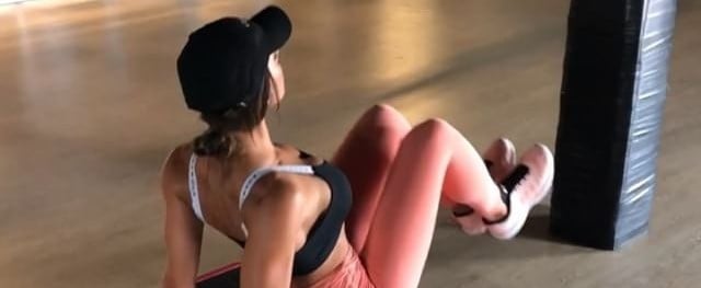 This Quick, 4-Move Workout Will Leave Your Abs Sore For Days