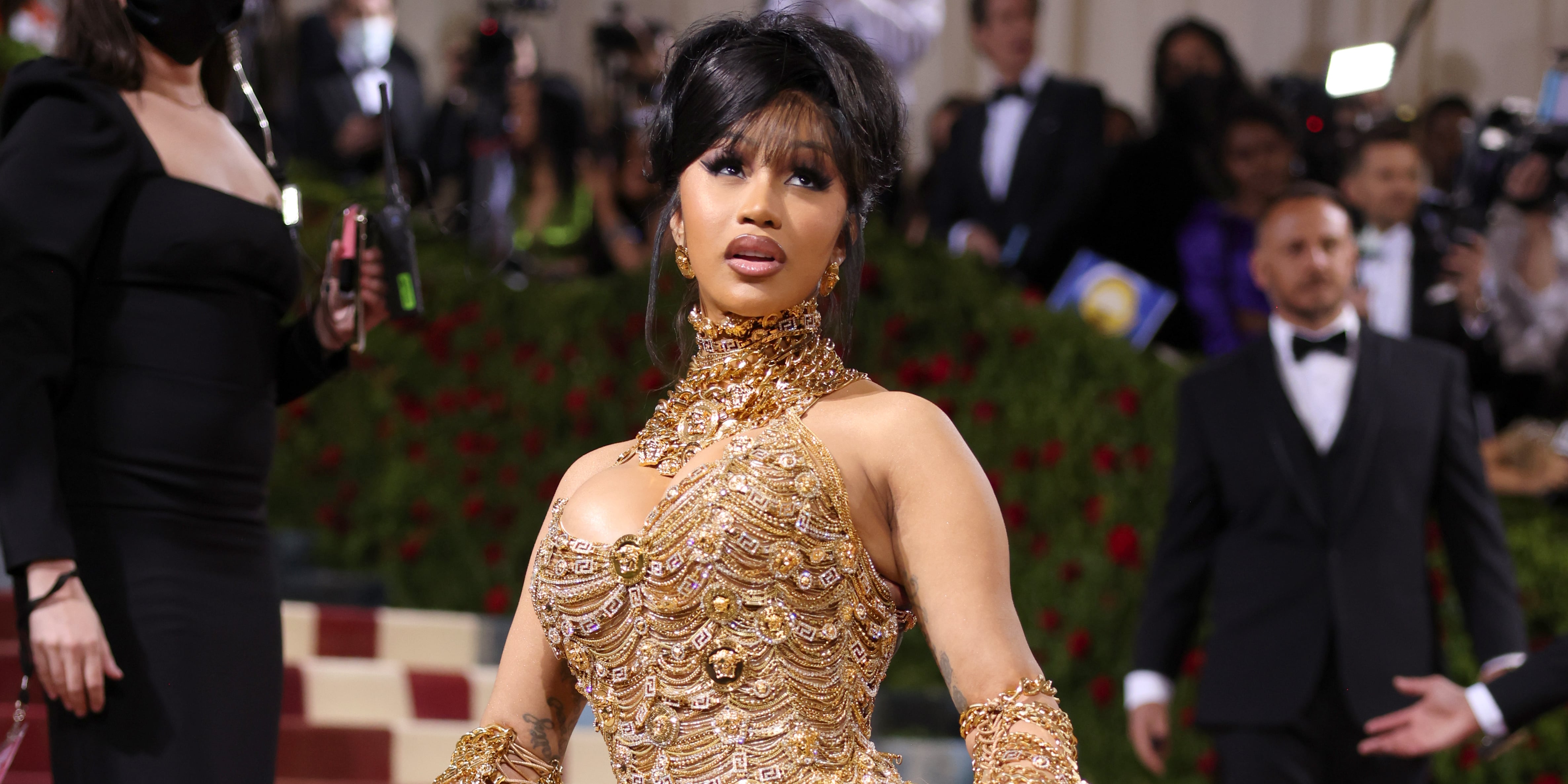PHOTO: Cardi B and Donatella Versace shine in matching gold gowns on the Met  Gala 2022