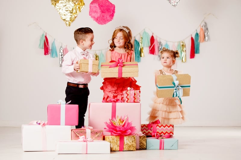 Confetti Glitter Holiday Family Photo Shoot