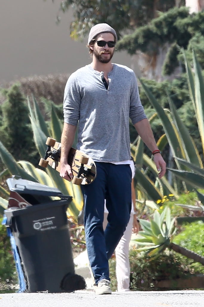 Liam Hemsworth With a Skateboard in LA | Pictures