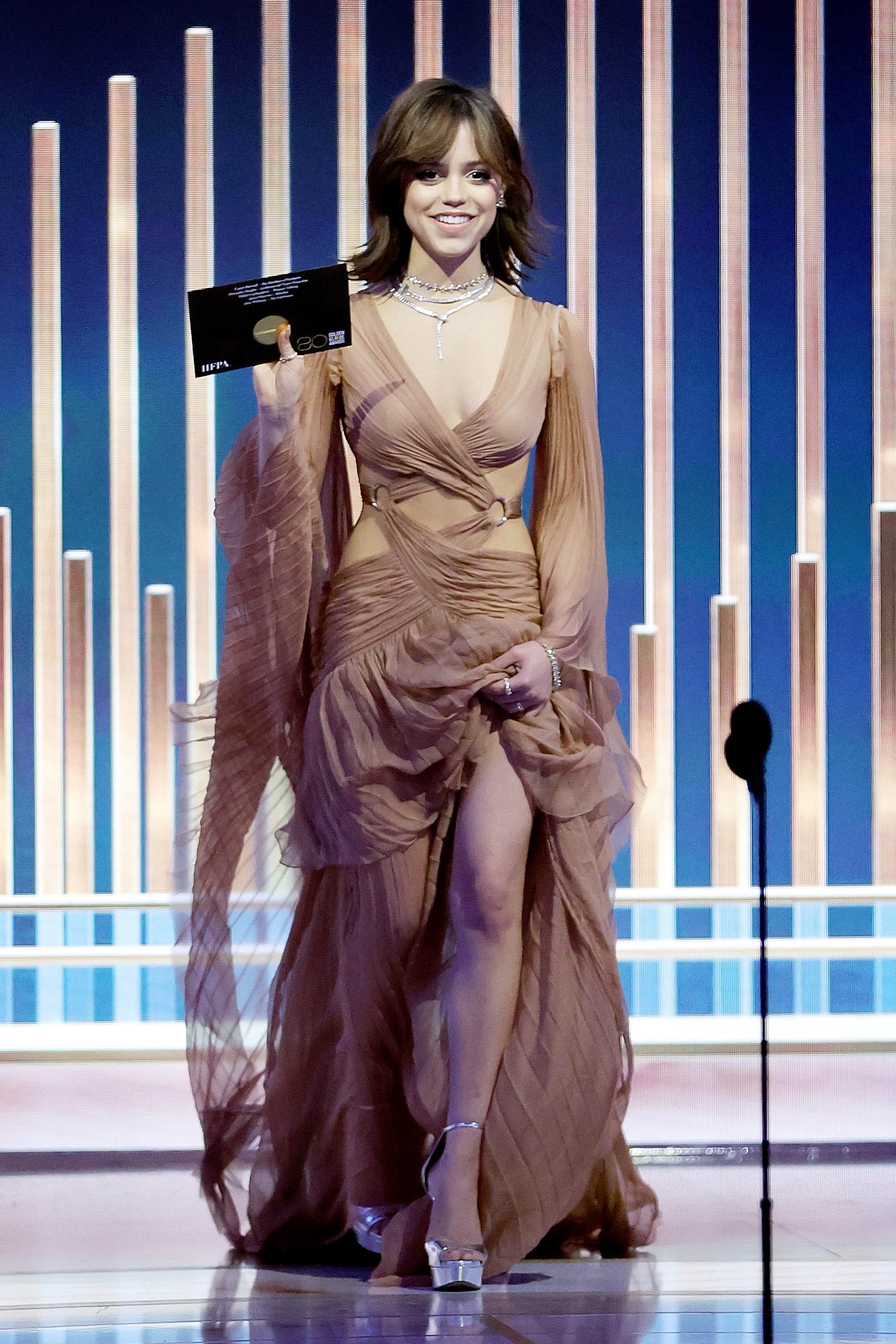 Jenna Ortega Golden Globes Look 2023 Combines Gucci & Gen-Z Trends