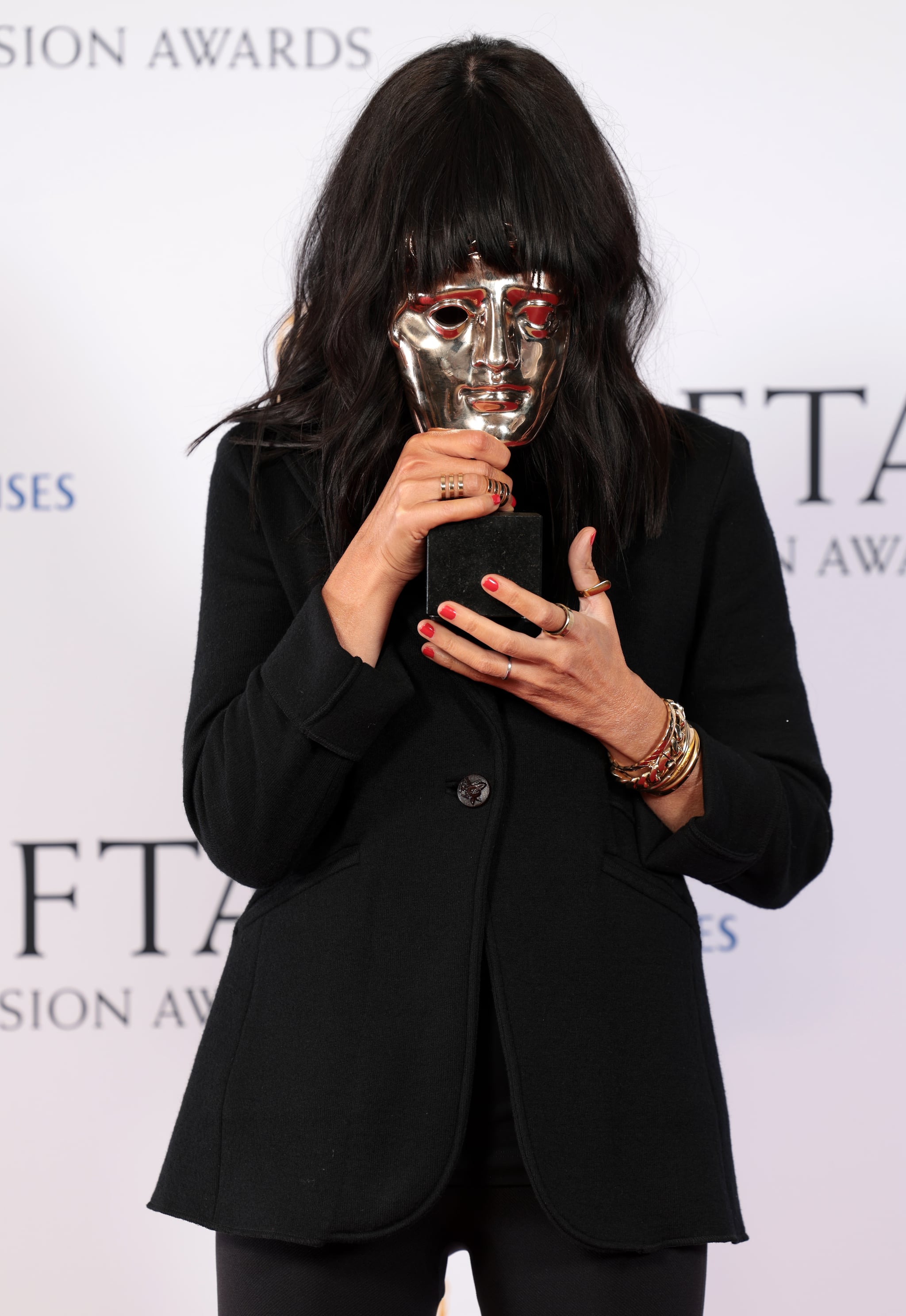 LONDRES, ANGLETERRE - 14 MAI : Claudia Winkleman avec le prix de la performance de divertissement pour « The Traitors » lors des BAFTA Television Awards 2023 avec P&O Cruises au Royal Festival Hall le 14 mai 2023 à Londres, en Angleterre.  (Photo de Shane Anthony Sinclair/BAFTA/Getty Images pour BAFTA)