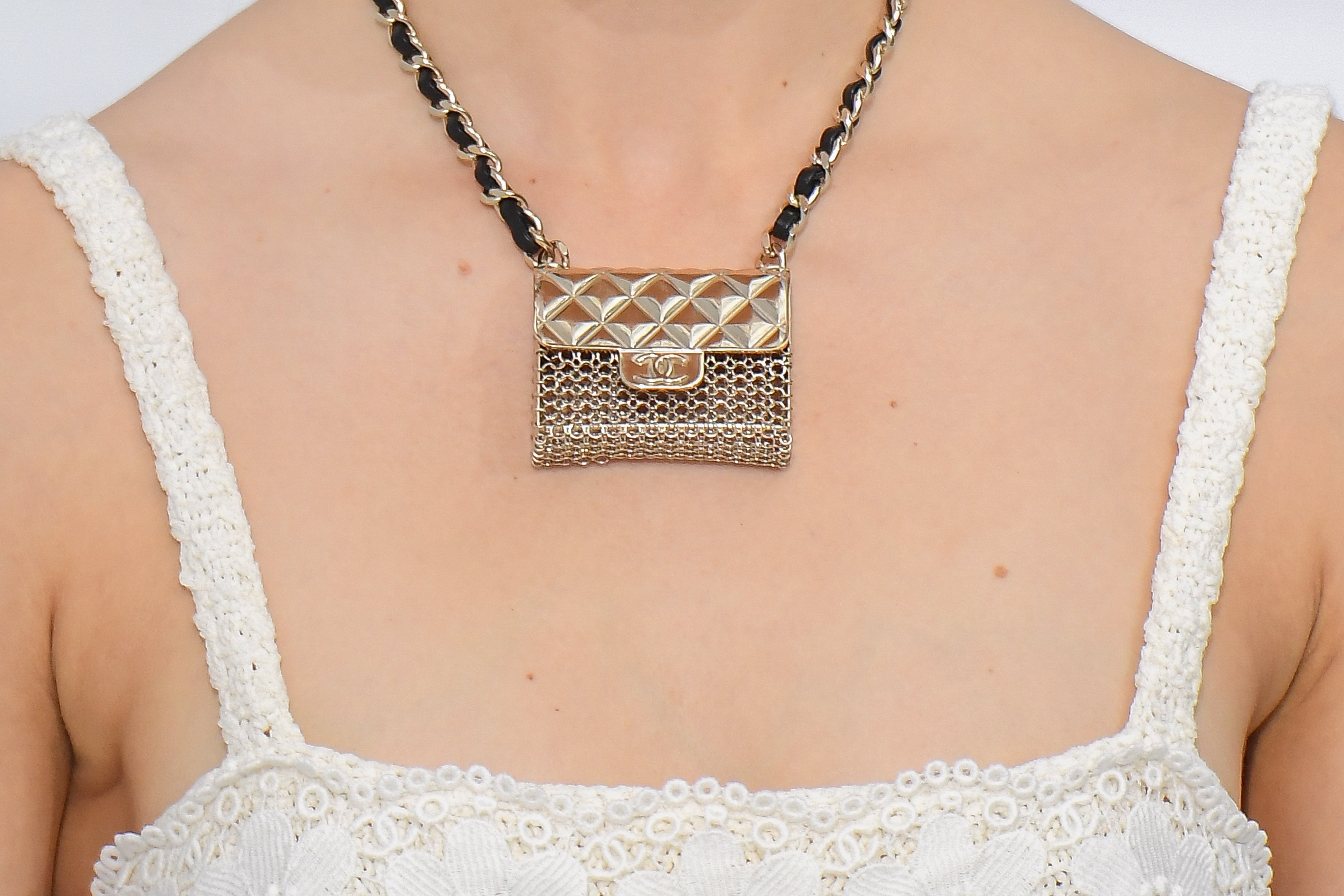 Chanel mini bag discount necklace