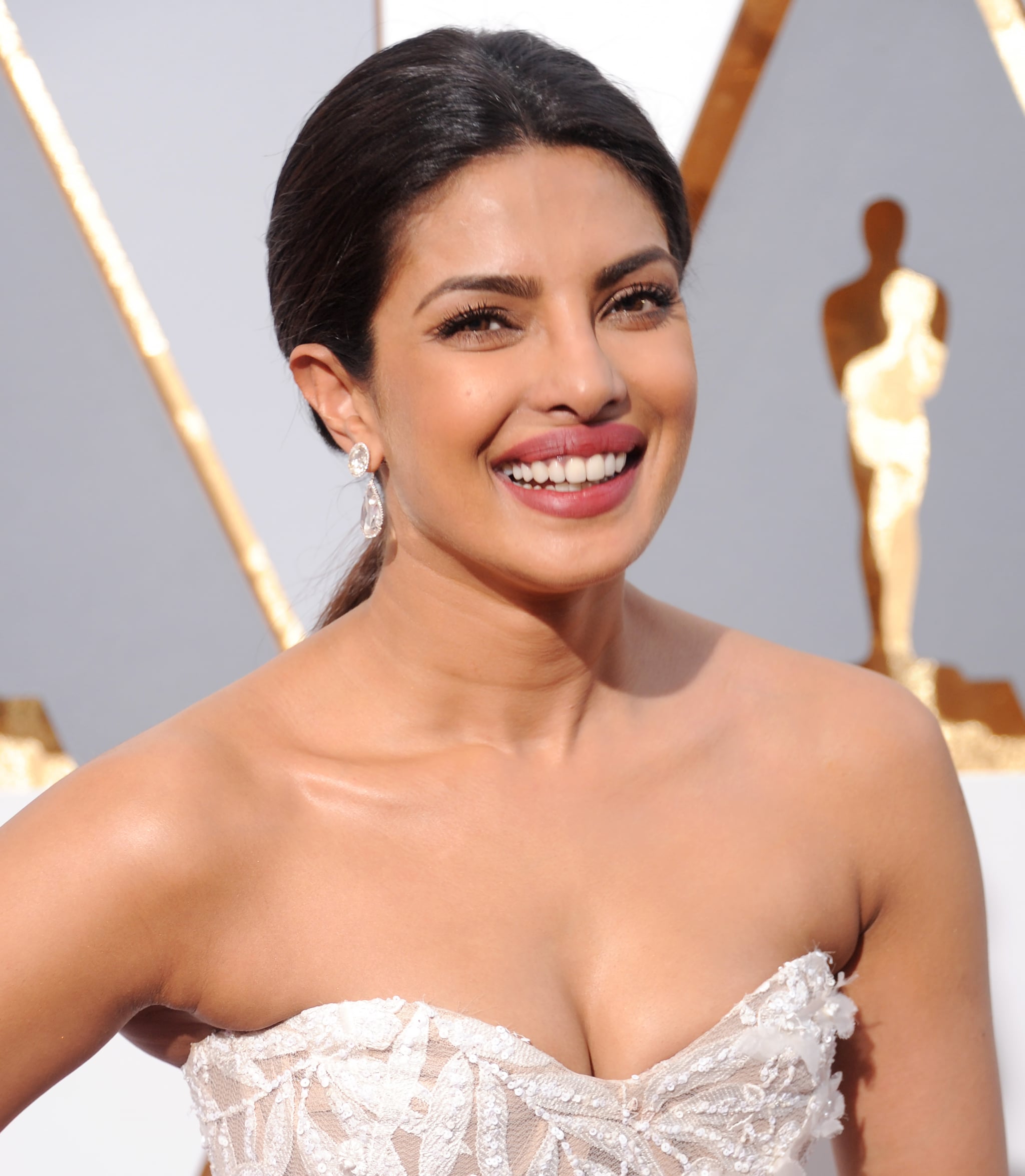 Priyanka Chopra Ki Chudai - Celebrity Gossip & News | 50 Priyanka Chopra Pictures So Hot, They Might  Set Off Your Fire Alarm | POPSUGAR Celebrity UK Photo 19