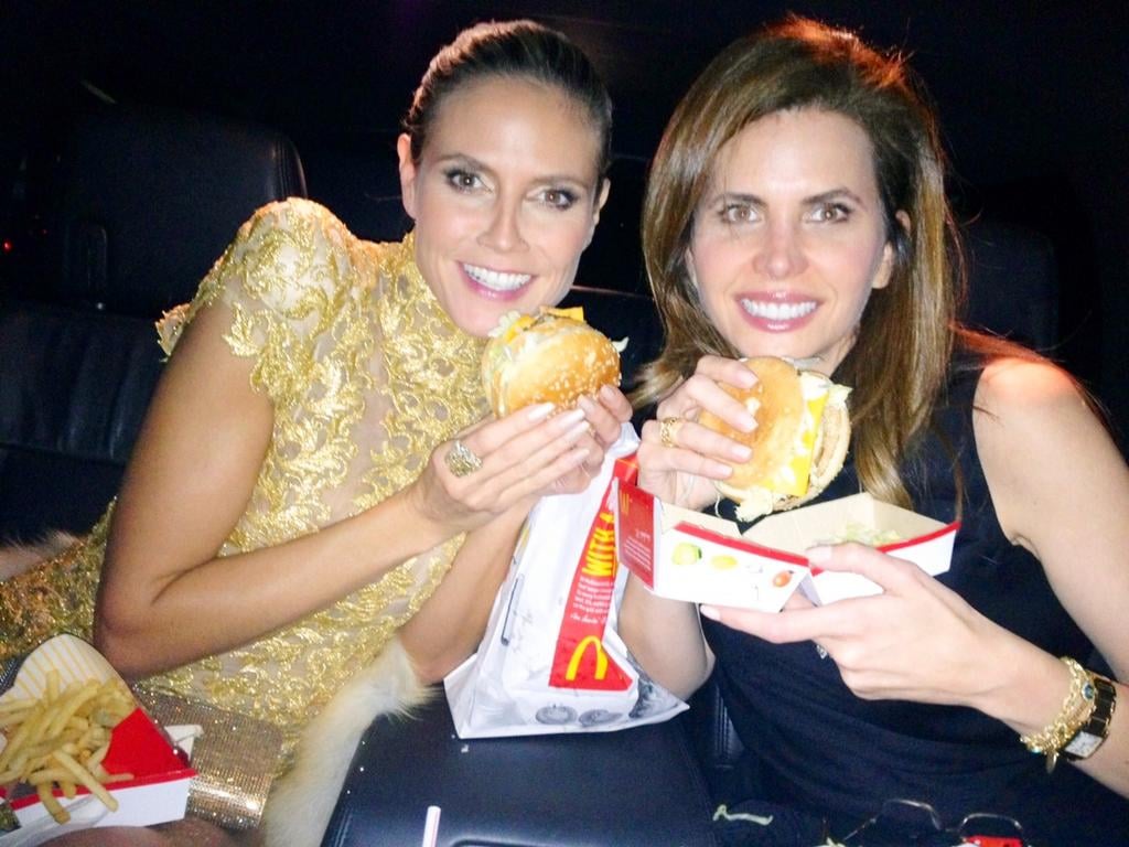 Heidi Klum ended her night at the AMAs with a good friend and a Big Mac!
Source: Twitter User HeidiKlum
Heidi Klum ended her night at the AMAs with a good friend and a Big Mac!
Source: Twitter User HeidiKlum