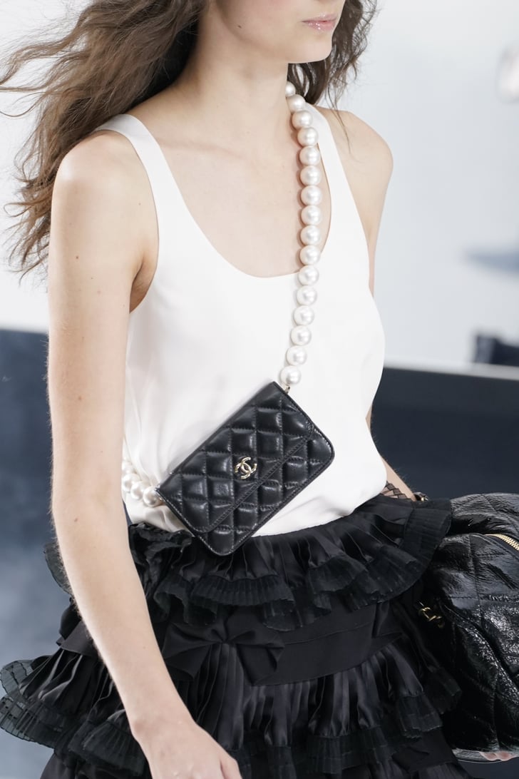 Chanel Bag on the Fall/Winter 2020 Runway | Chanel Bags, Shoes, and Jewellery on the Fall 2020 ...