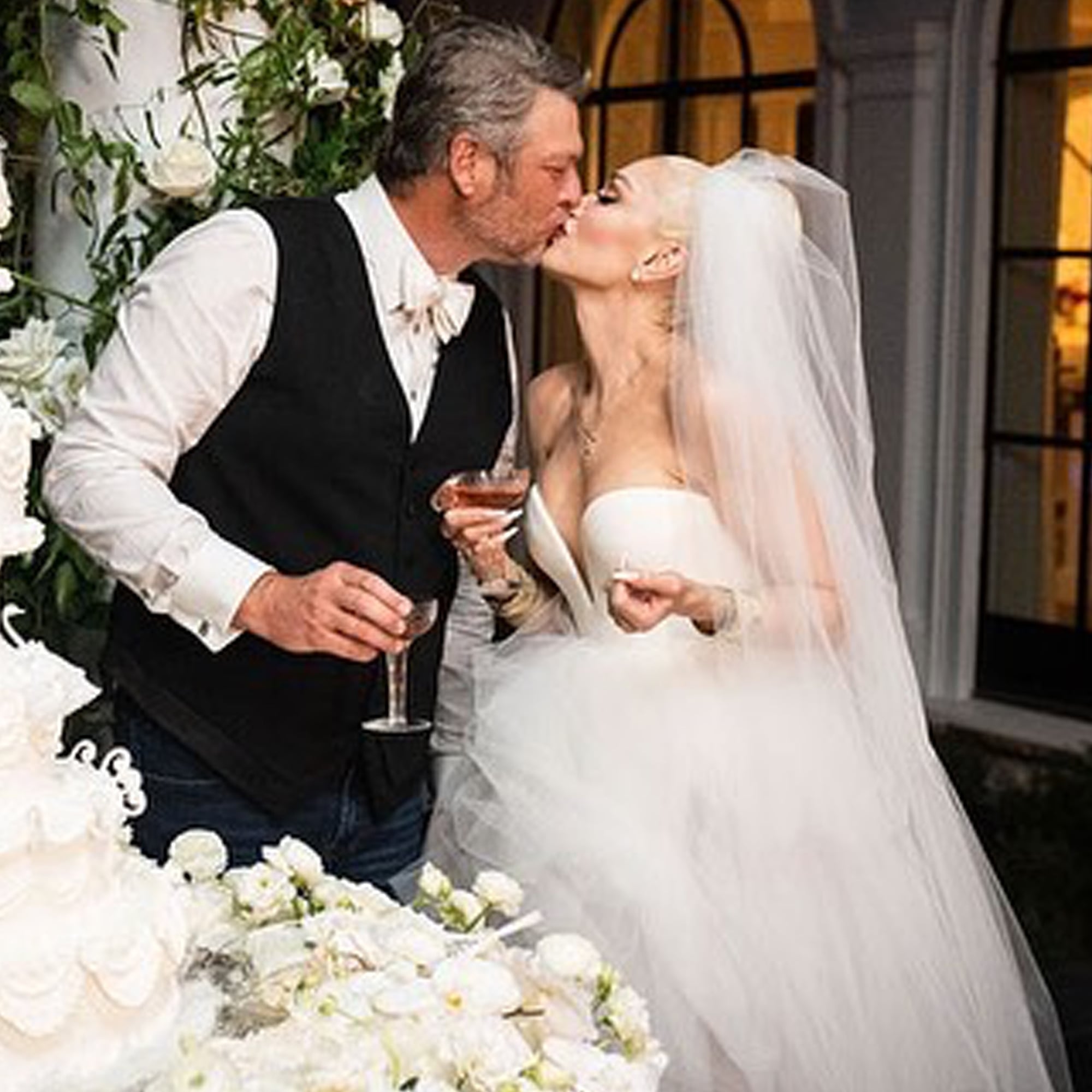 See Blake Shelton and Gwen Stefani's Cute Wedding Pictures POPSUGAR