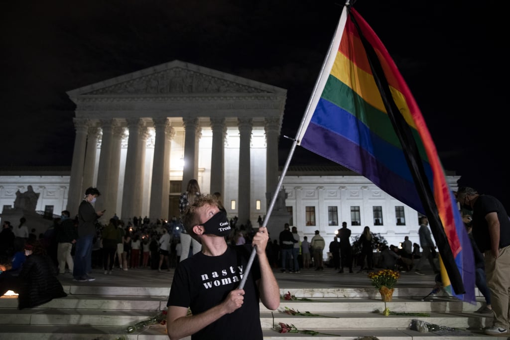 Crowds Mourn Ruth Bader Ginsburg at Supreme Court | Photos