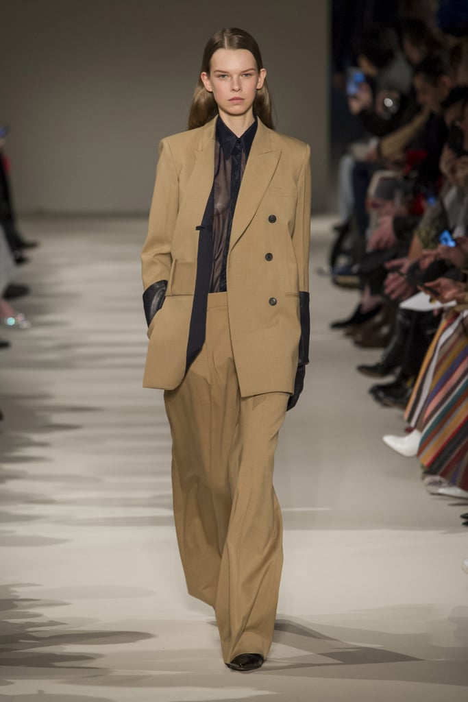 Victoria Beckham Fall 2017 Runway