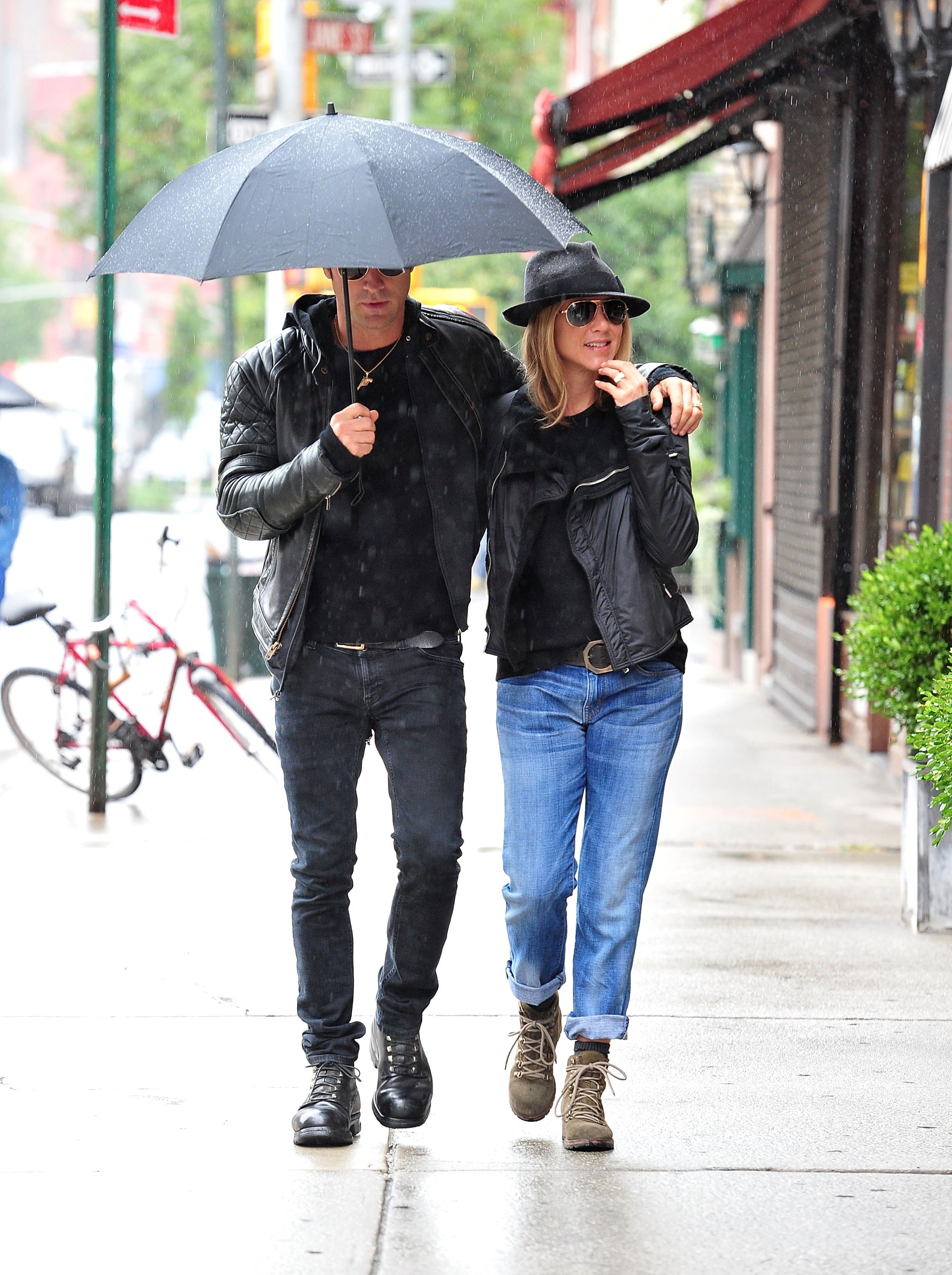 Jennifer Aniston and Justin Theroux Do His-and-Hers Off-Duty Style Again