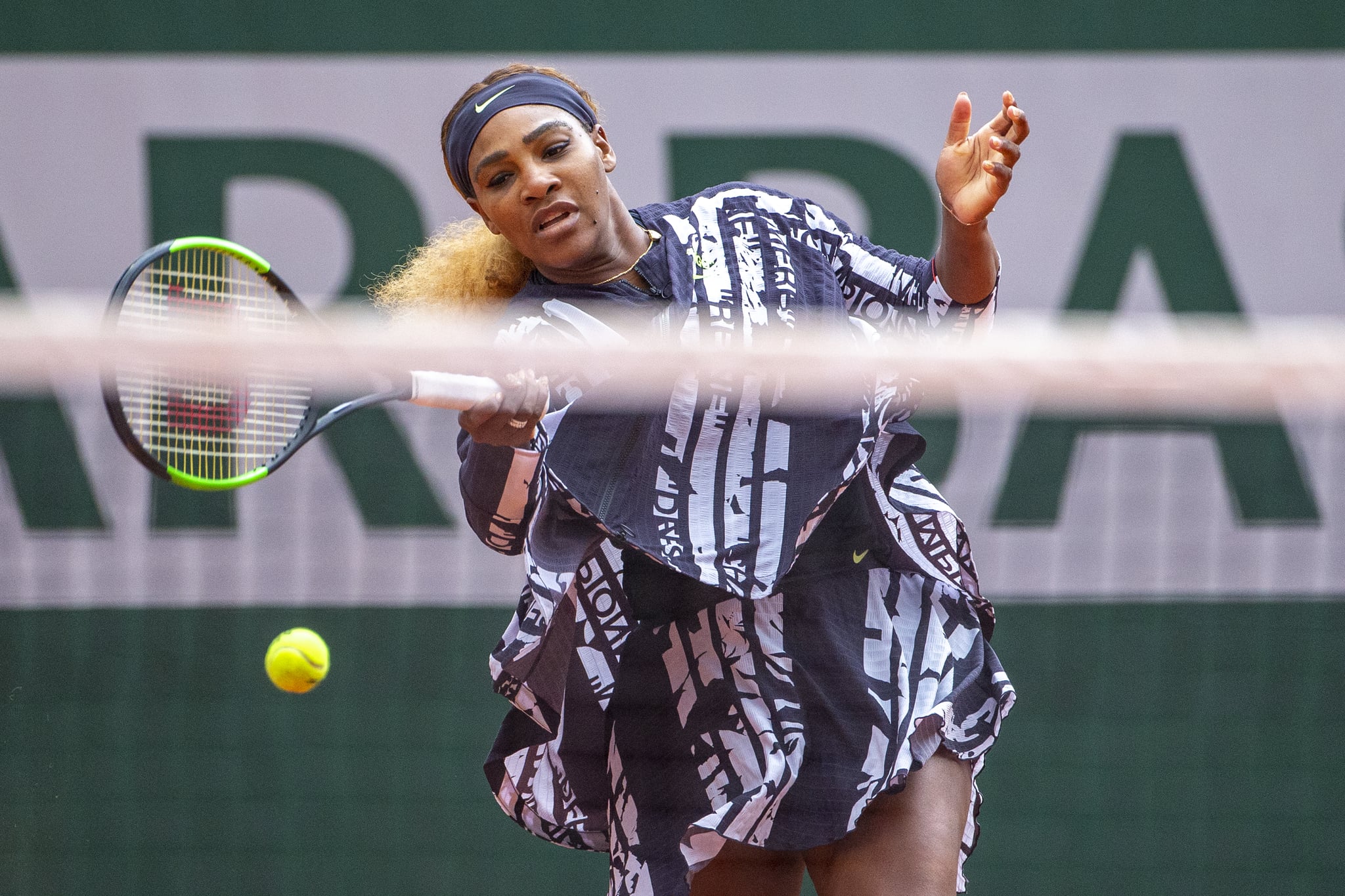 Laboratorium monteren schroot Serena Williams Wearing an Empowering Black and White Outfit at the French  Open in 2019 | The Coolest Darn Outfits Serena Williams Has Ever Worn on  the Tennis Court | POPSUGAR Fashion Photo 32