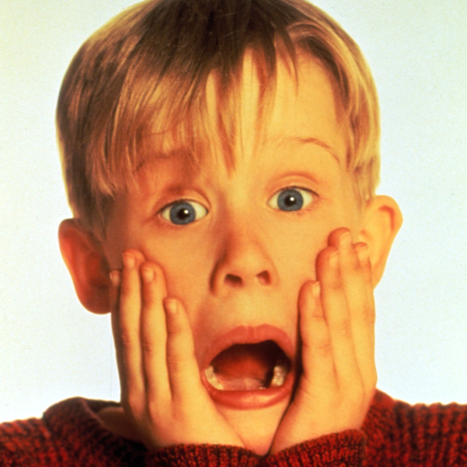 Macaulay Culkin Doesnt Watch Home Alone Video Popsugar Entertainment