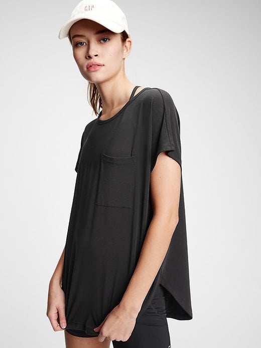 Gap GapFit Breathe Hi-Lo Pocket T-Shirt