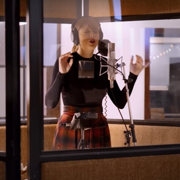 Watch Taylor Swift Tease An Original Song From The Cats Film Popsugar Entertainment