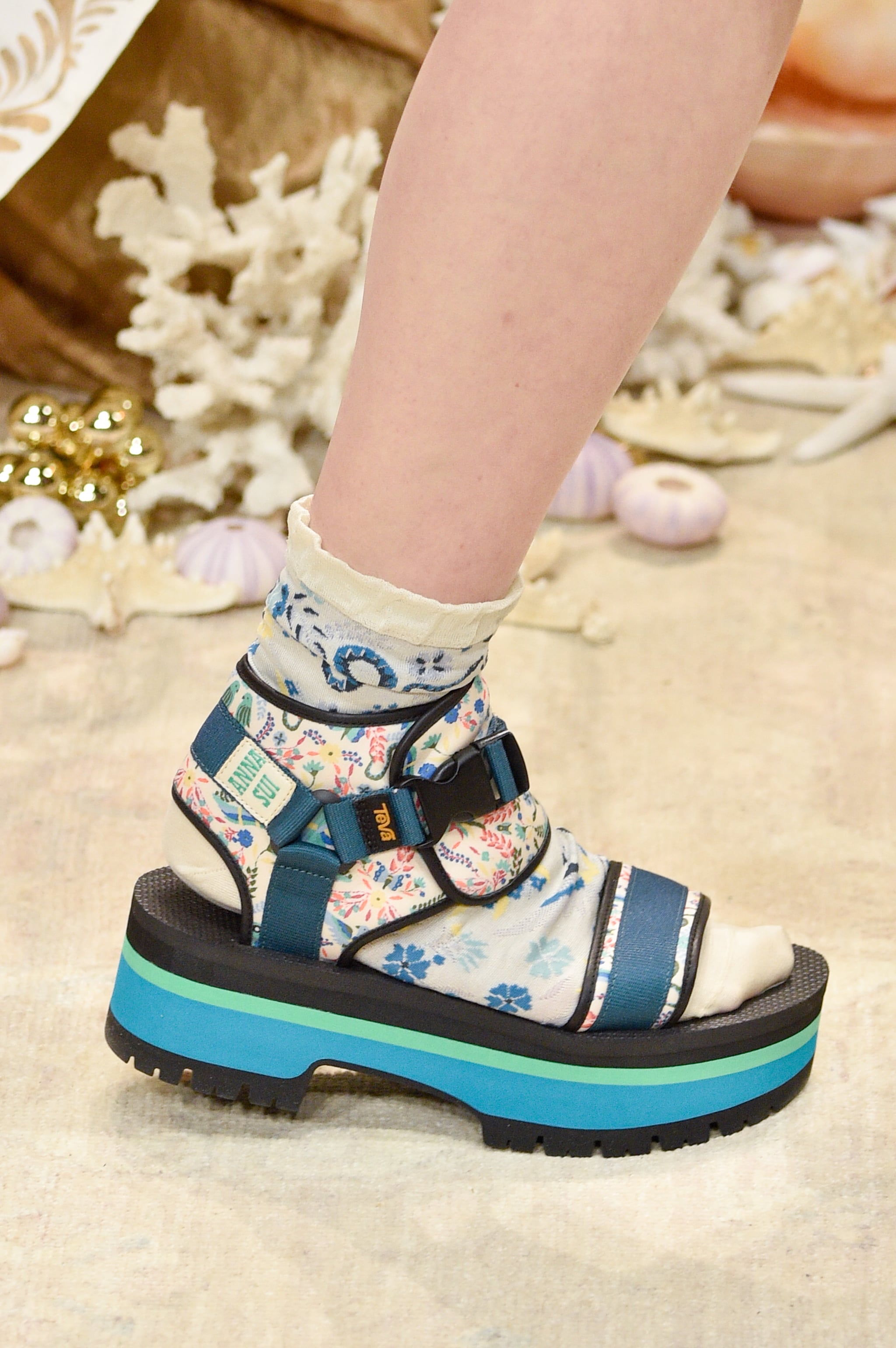 Anna sale sui teva
