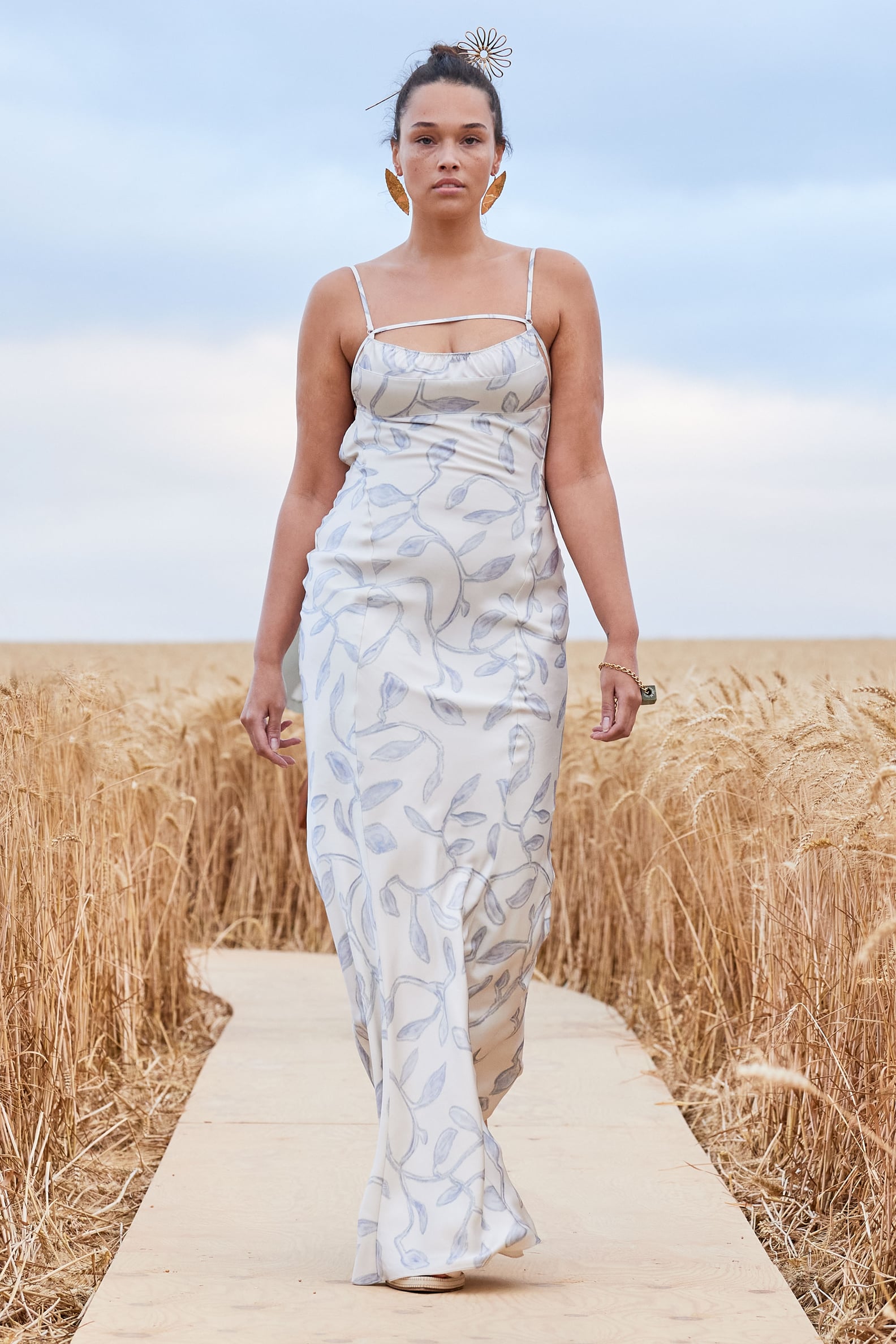Jacquemus's Spring/Summer 2021 Show Was in a Wheat Field | PS Fashion