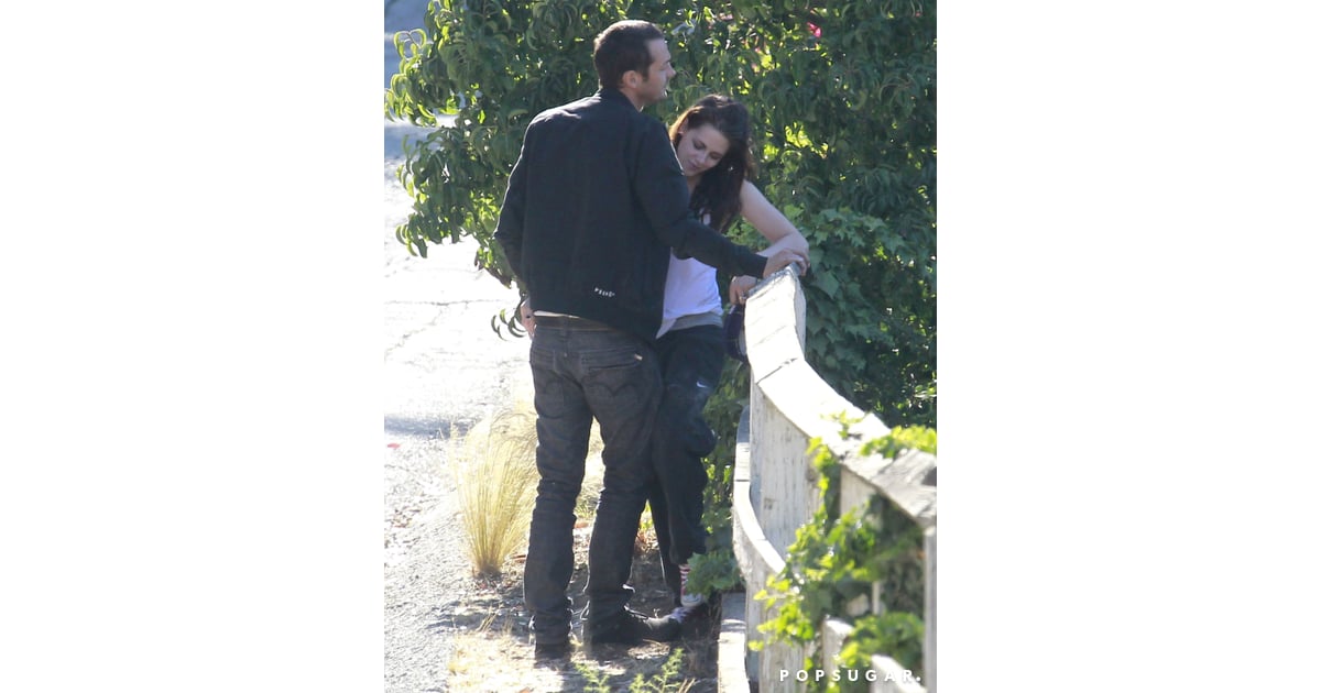 Rupert Sanders Embraced Kristen Stewart Kristen Stewart And Rupert Sanders Kissing Pictures 