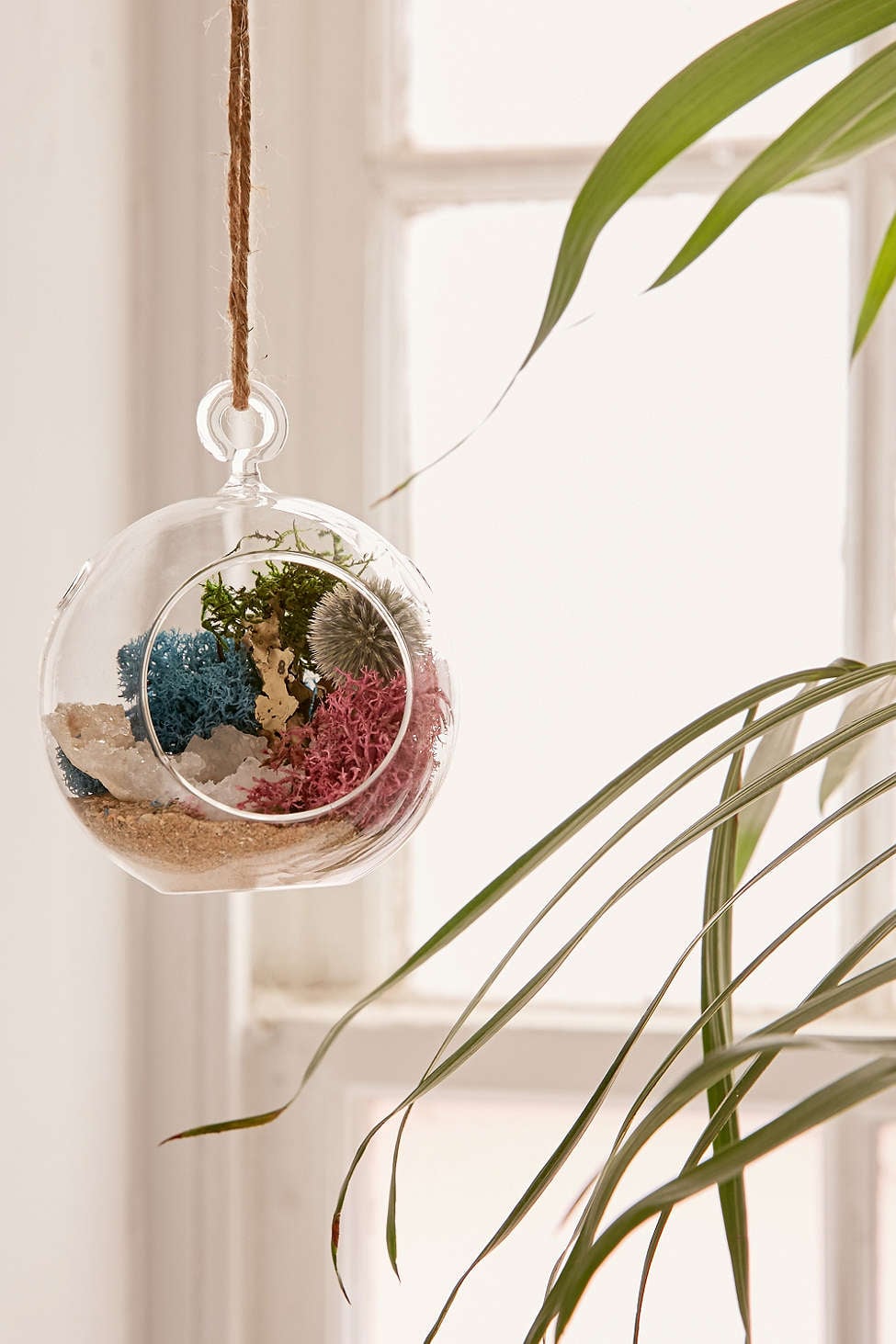 DIY Hanging Geode Terrarium (24) 50 Affordable Gifts Tailored For