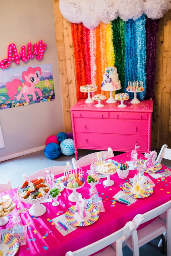 When you are 9, there is nothing like having a beautiful table set just for you to enjoy.  I wanted Ally’s little friends to have a fabulous party table to sit where they could snack on treats, craft and have their (hilarious) little 9 year old conversations.