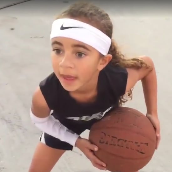 شاهدوا طفلةً بعمر السادسة تتلاعب بكرة السلة كالنجوم المحترفي