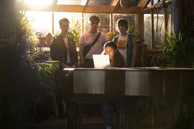 JULIE AND THE PHANTOMS (L to R) JEREMY SHADA as REGGIE, OWEN JOYNER as ALEX, MADISON REYES as JULIE, and CHARLIE GILLESPIE as LUKE in episode 101 of JULIE AND THE PHANTOMS Cr. KAILEY SCHWERMAN/NETFLIX  2020