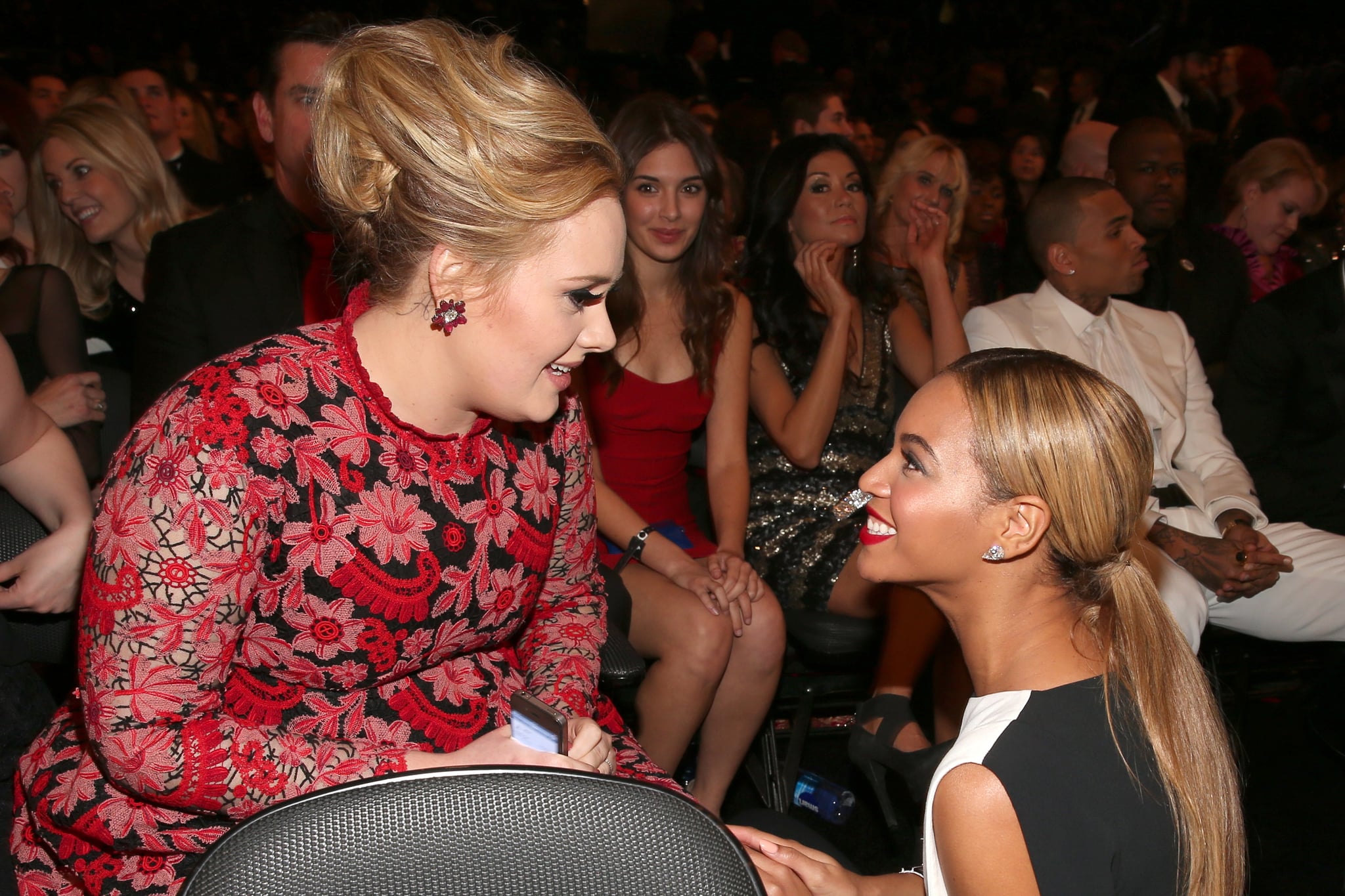 Beyoncé took a knee to chat with Adele during the 2013 Grammys.