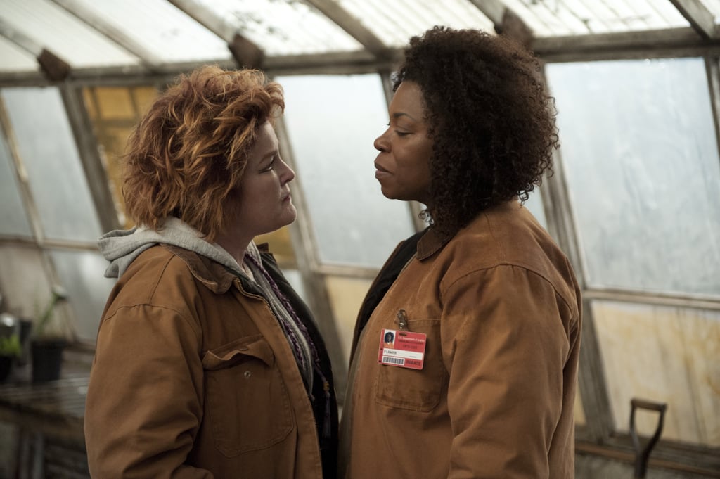 Red (Kate Mulgrew) has a confrontation with new inmate Vee (Lorraine Toussaint). 
Source: Netflix