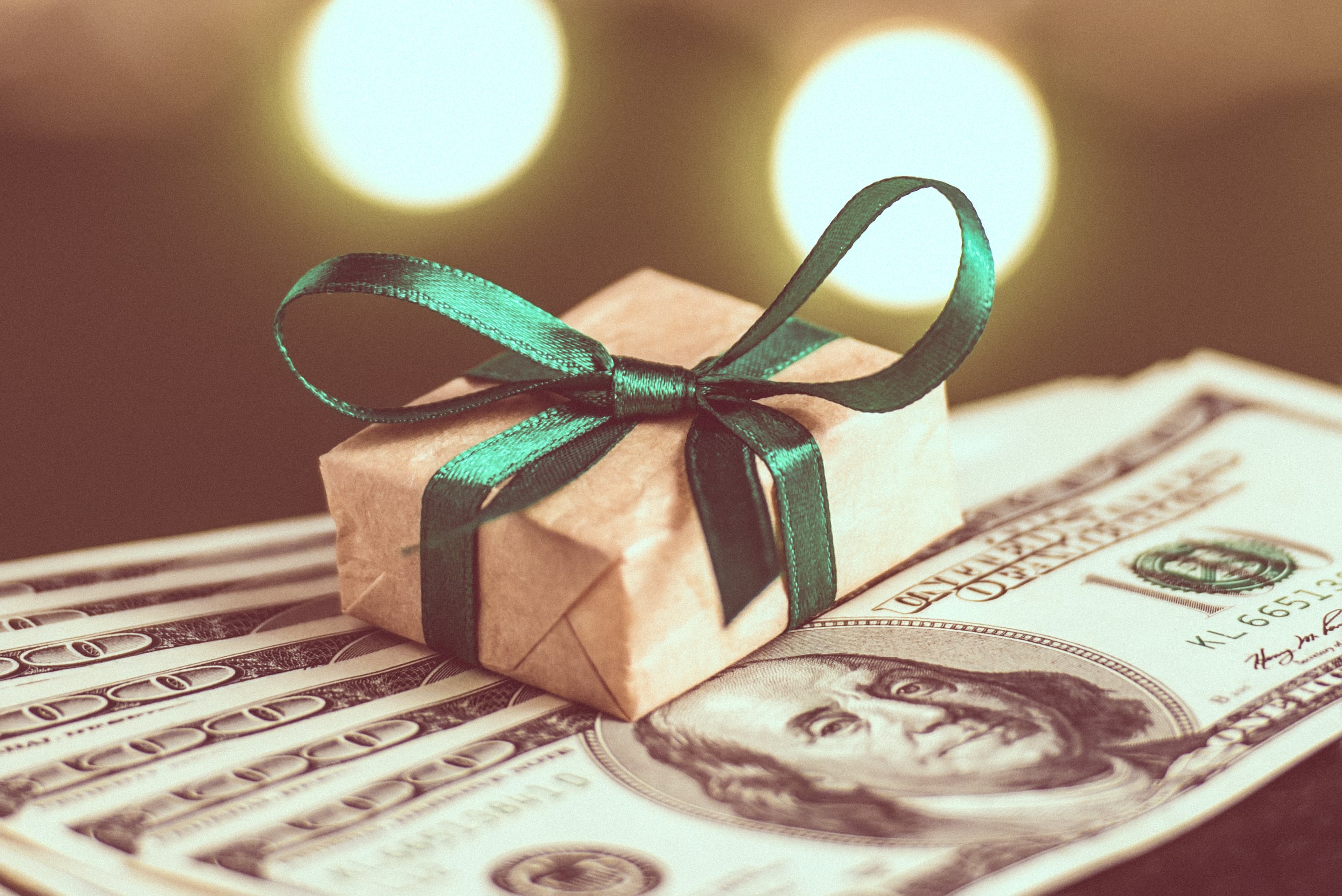 Cash gift top