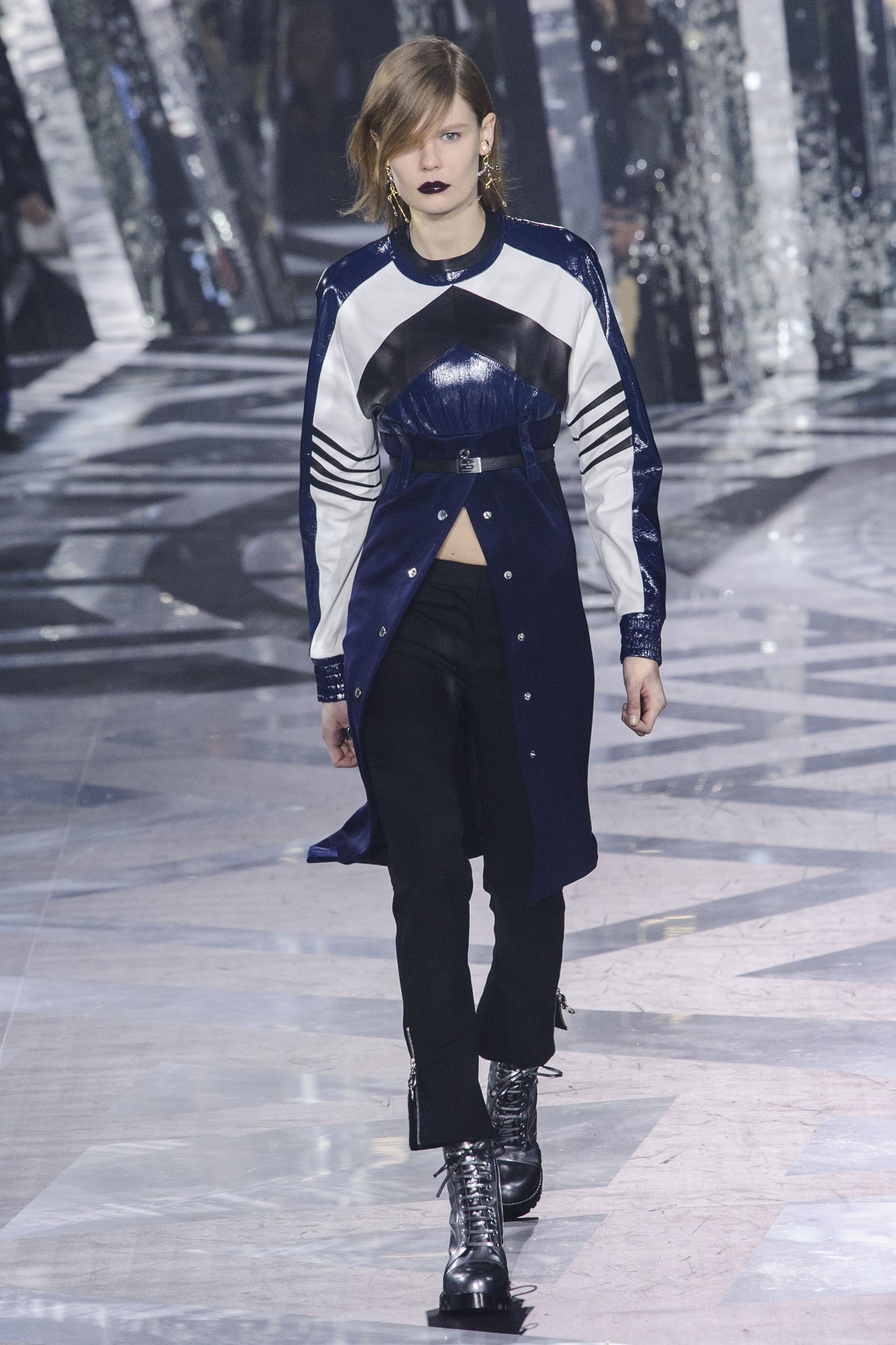 Louis Vuitton Fall 2016 Runway | POPSUGAR Fashion