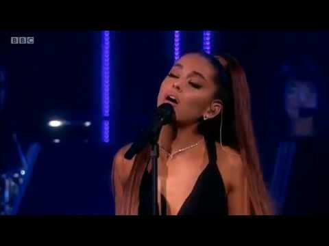 Ariana Grande Goodnight N Go Live At The c Ariana Grande Performed With A Full Orchestra And Wow I Can T Handle The Perfection Popsugar Entertainment
