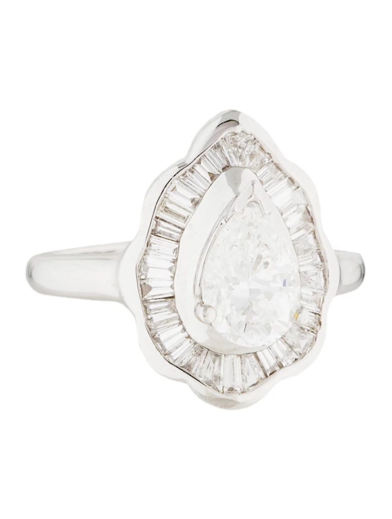 Ring 18K Pear Shaped Diamond