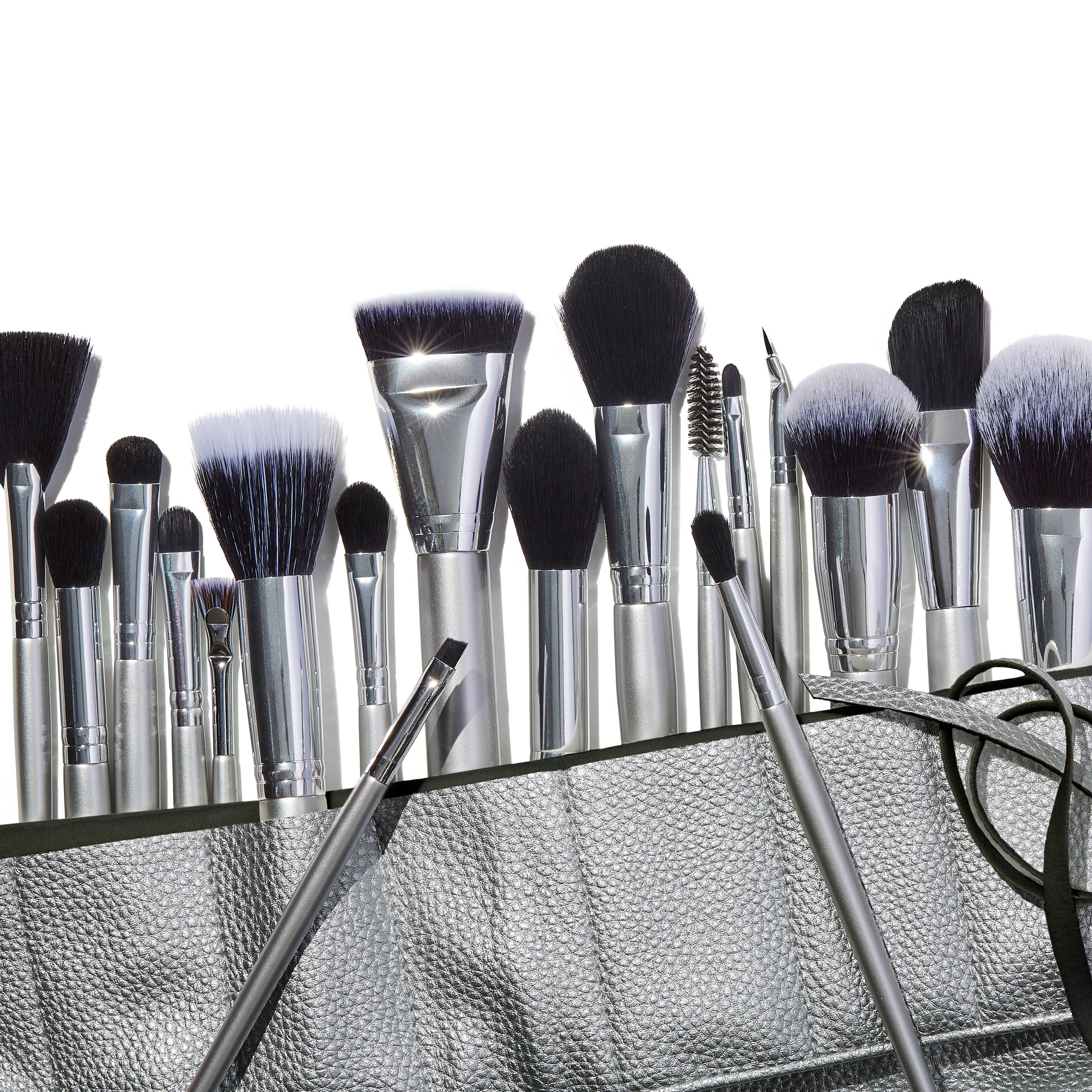 This Site Sells $1 Makeup Brushes You'll Be Obsessed With