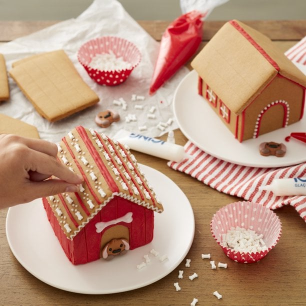 A Puppy for Christmas Gingerbread Doghouse Decorating Kit