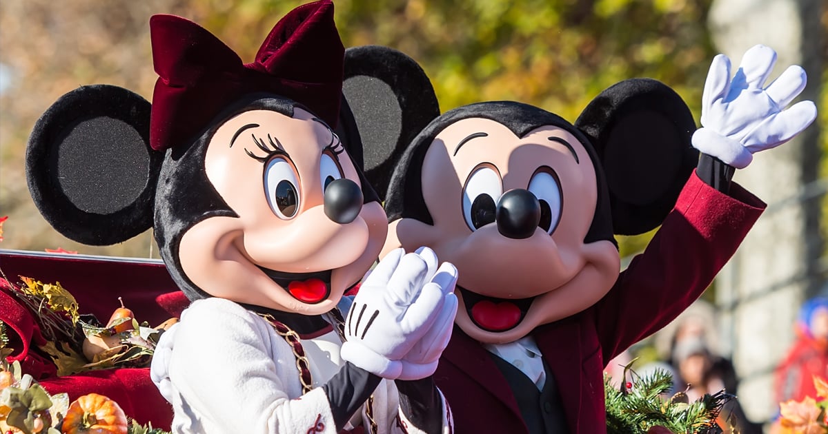 Selfies With Mickey and Minnie Are Back! Read Up on Disney World's New Meet-and-Greet Policies thumbnail