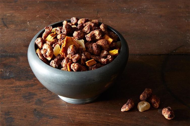 Sriracha Cocoa Cashews by vrunka